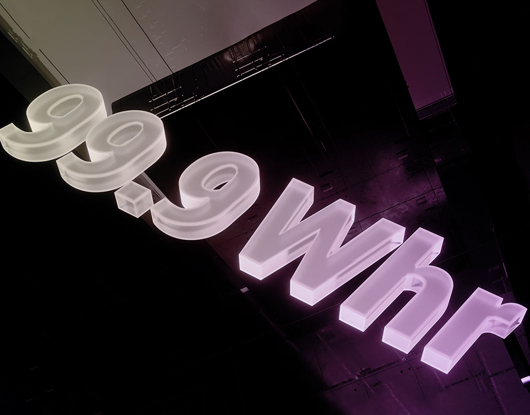 MSI Titan 18 A2XW 16 99 hrs